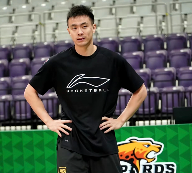 新球体育官网-CBA最新消息！曝上海男篮裁掉弗格，赵继伟正式复出