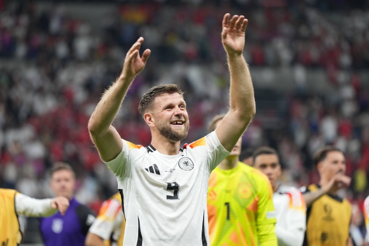 新球体育-隆戈：菲尔克鲁格脚趾并非骨折而是骨裂，可能缺席未来2场比赛