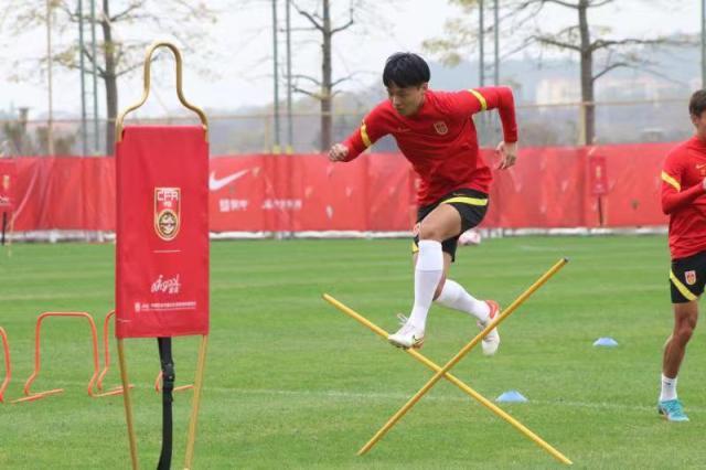 新球体育电脑版-【人物】申花U23新铁腰“健”步如飞：我的路刚开始···