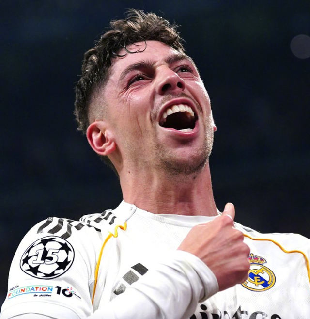 新球体育下载-5-2！欧冠5队晋级在望：巴黎+皇马大胜，黑马或携手4豪门进8强