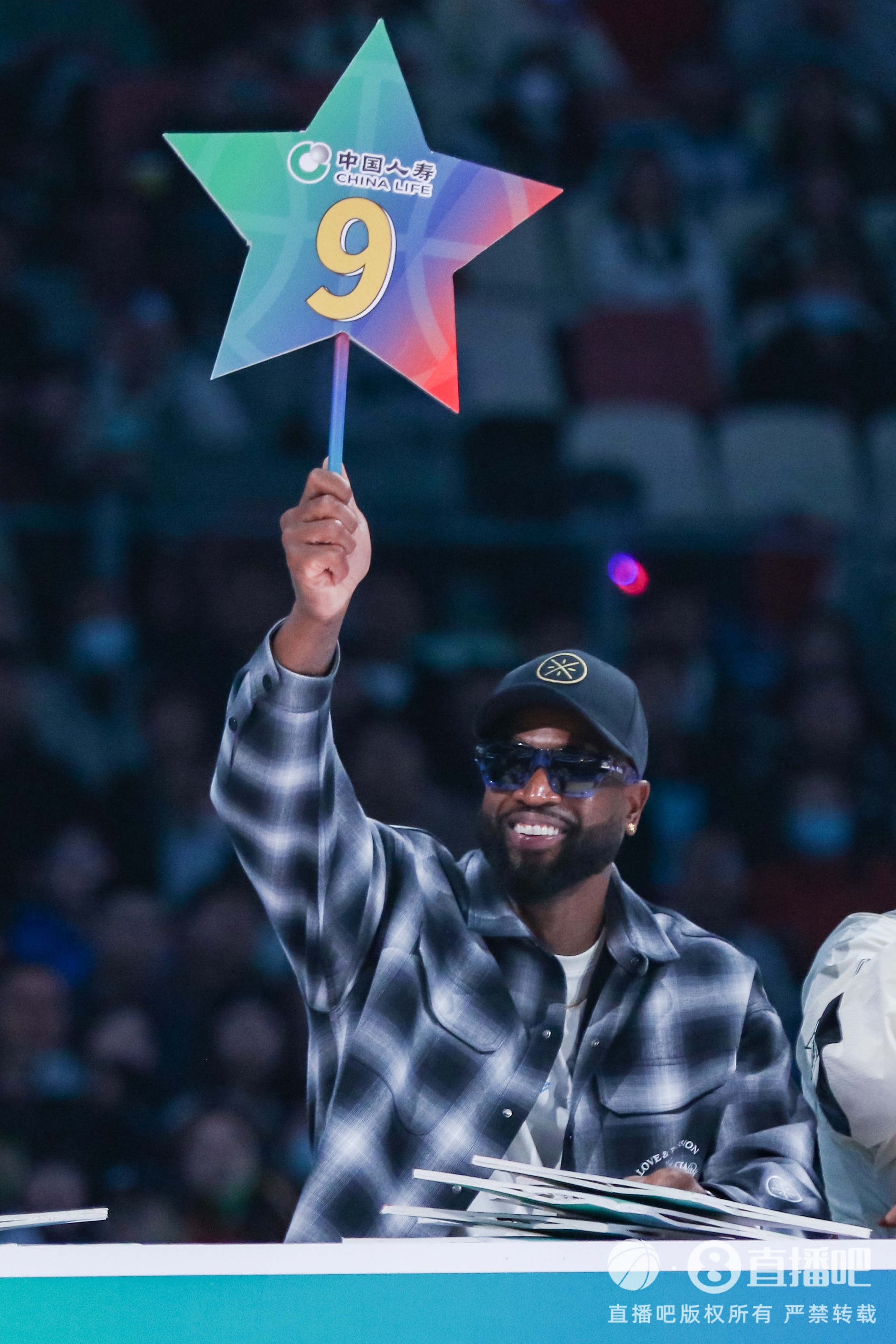 新球体育-NBA球员收入哪家强?乔丹45亿居首 LBJ压奥胖 科五库六&三少前十