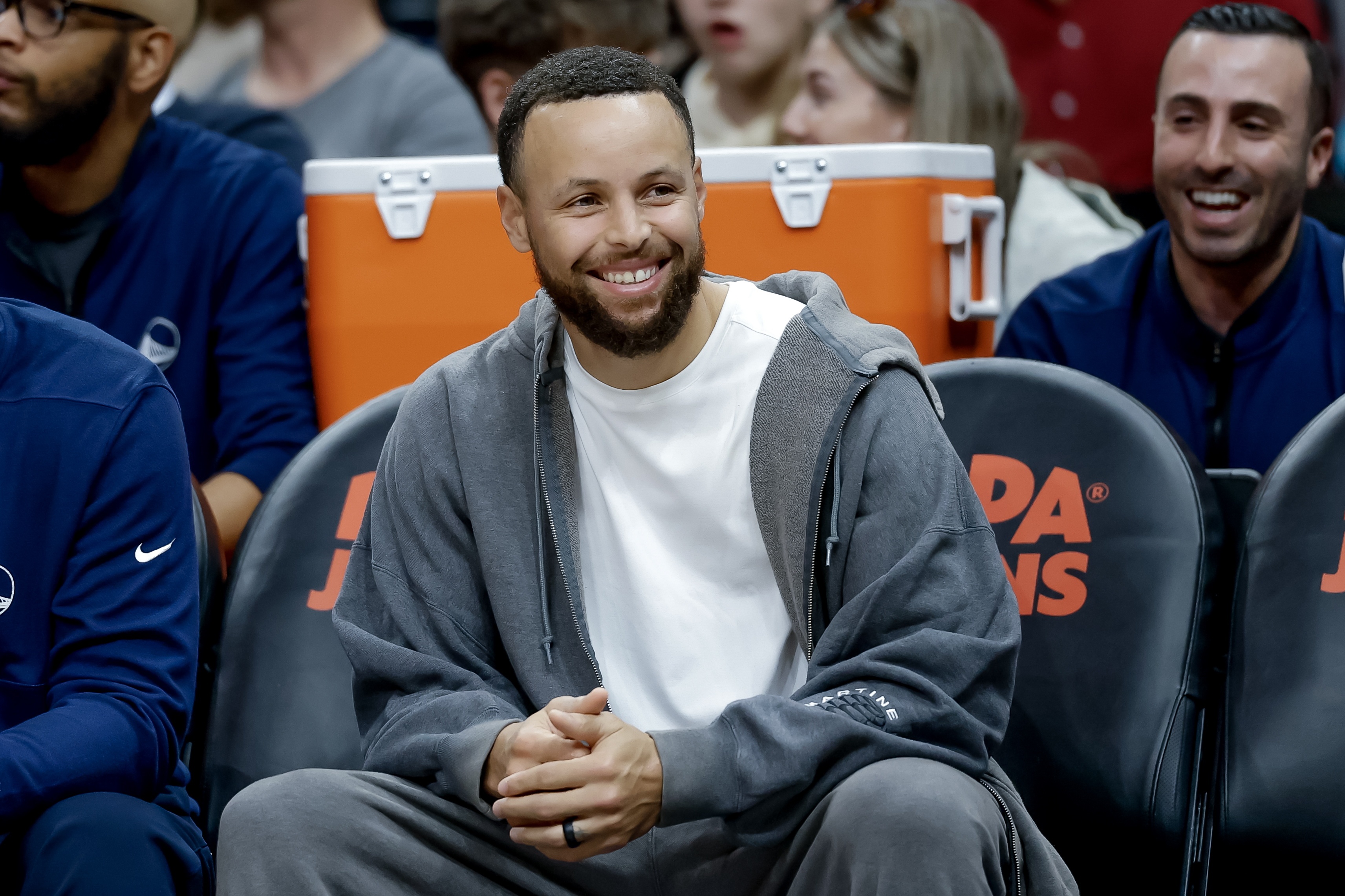 新球体育-NBA球员收入哪家强?乔丹45亿居首 LBJ压奥胖 科五库六&三少前十