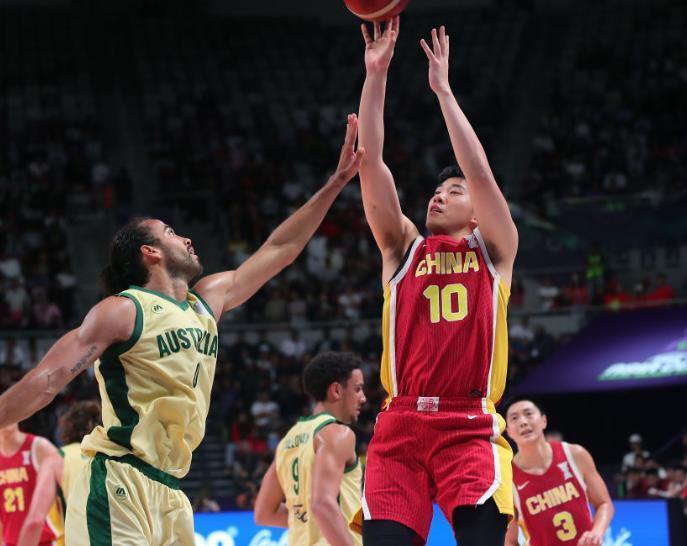 新球体育-男篮备战热身赛,郭士强短训营19选12,徐昕或国家队首发